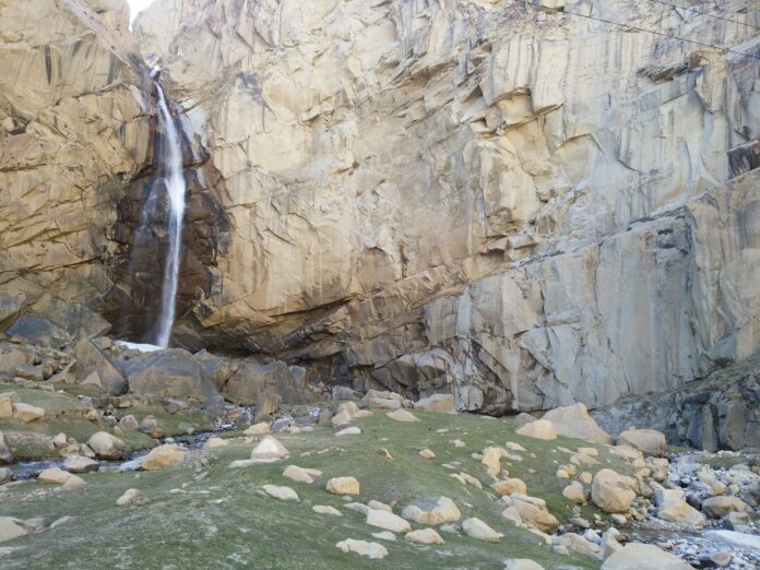 khamosh waterfall